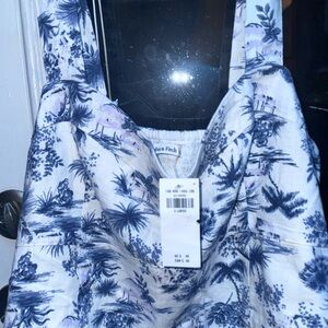 NWT Abercrombie Blue and White Floral Design Set